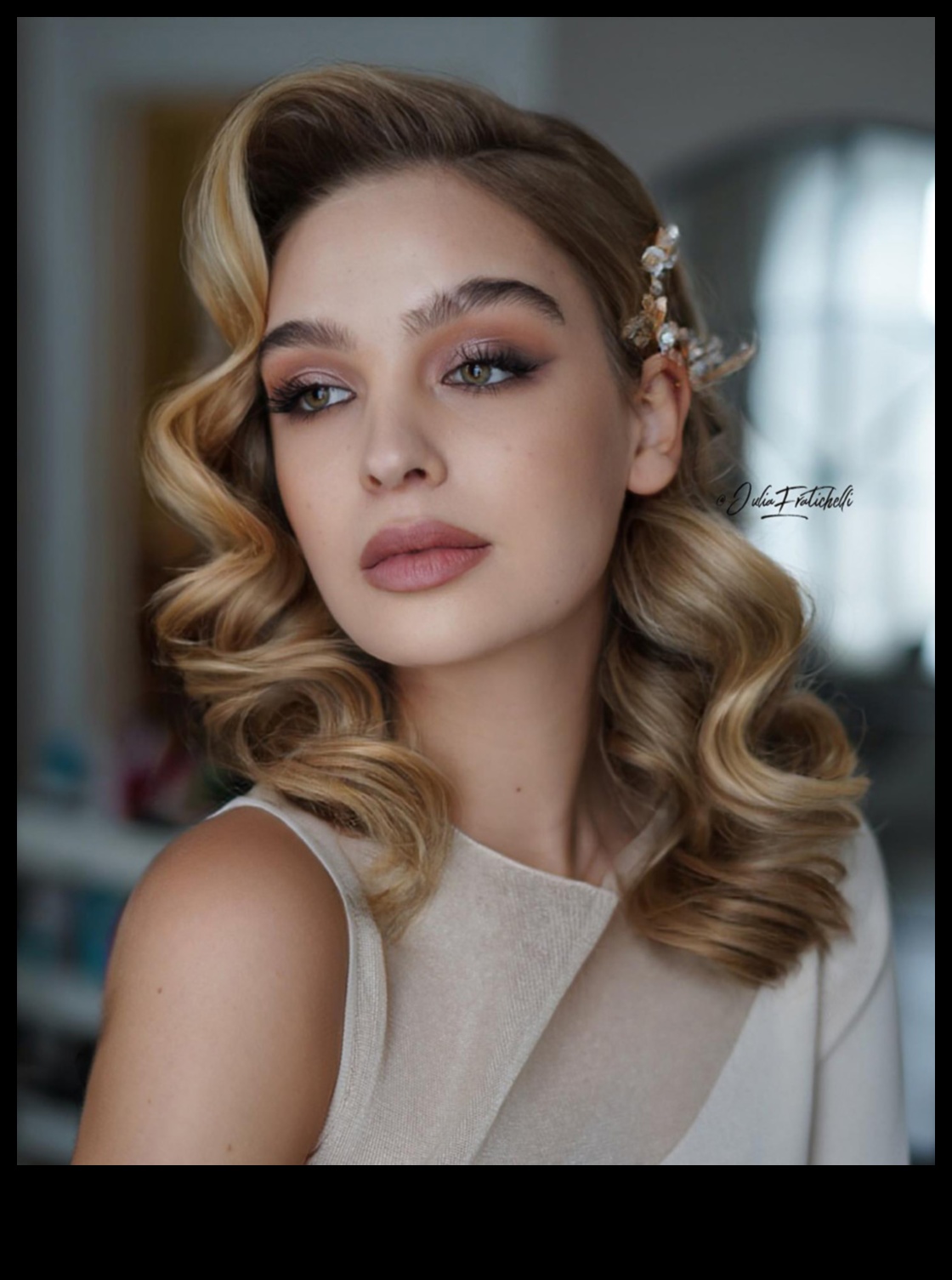 Vintage Hollywood Glam: coafuri retro blonde pentru o frumusețe atemporală